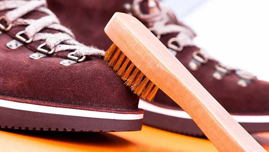 Devi pulire le scarpe in pelle scamosciata? Scopri come!