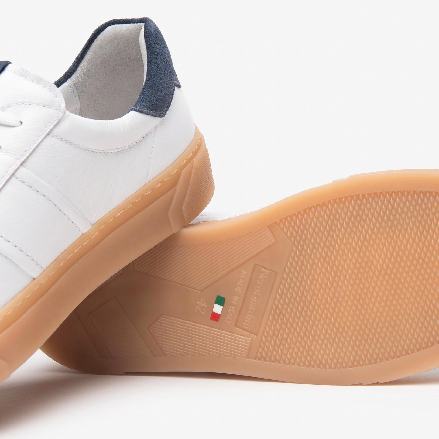 Sneakers NeroGiardini Uomo E500695-707 in Pelle Bianca | Comode Made in Italy