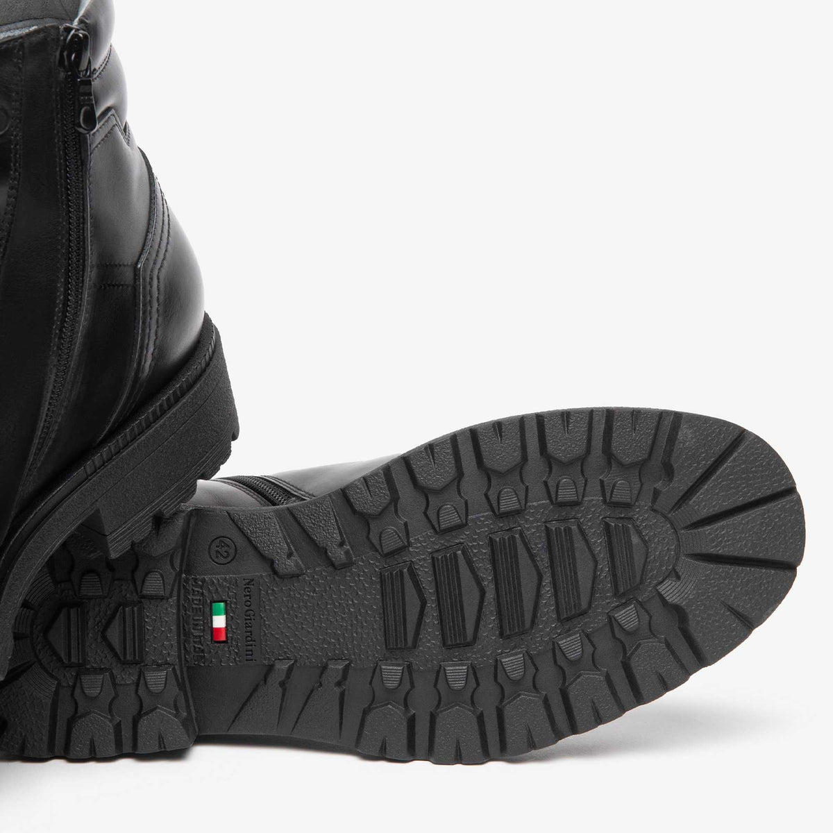 Anfibio NeroGiardini uomo nero con fondo in gomma I601400U-100