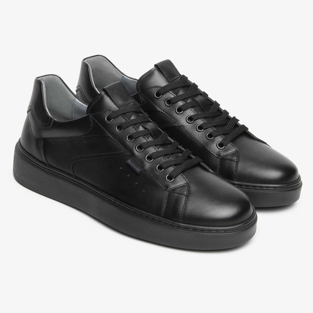 Sneakers uomo NeroGiardini in pelle nera con zip I601370U-100