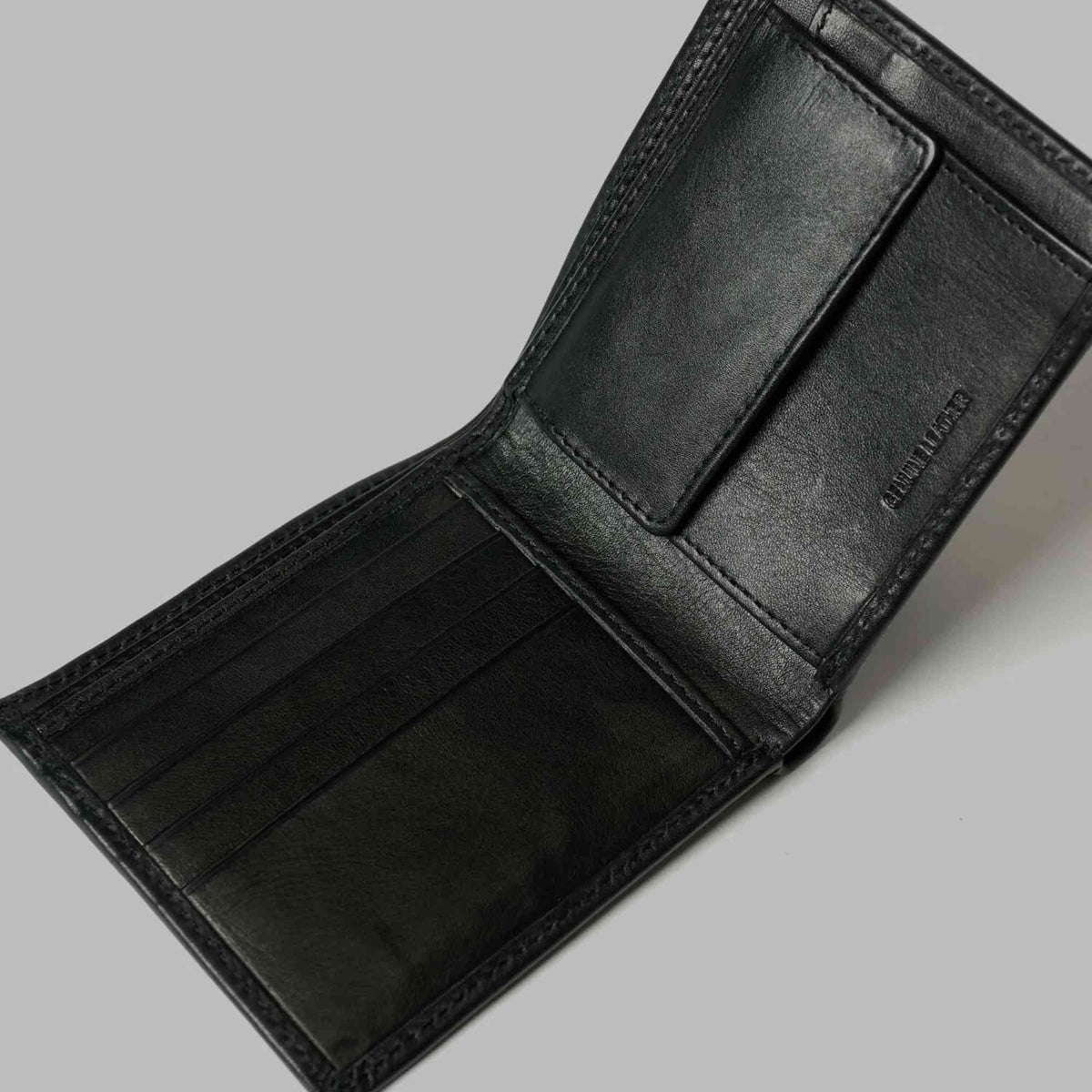 Portafoglio Blauer TRIF01 uomo in pelle nera linea Navajo – fotografia 2 di 3