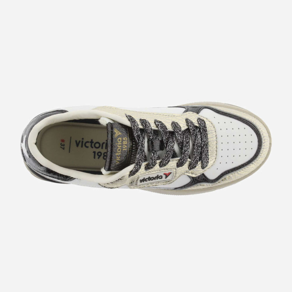 Scopri le sneakers Victoria C80 Metal 8800127 donna in pelle bianca con dettagli oro metallizzati. Acquista online da Toma Calzature a Grottammare.