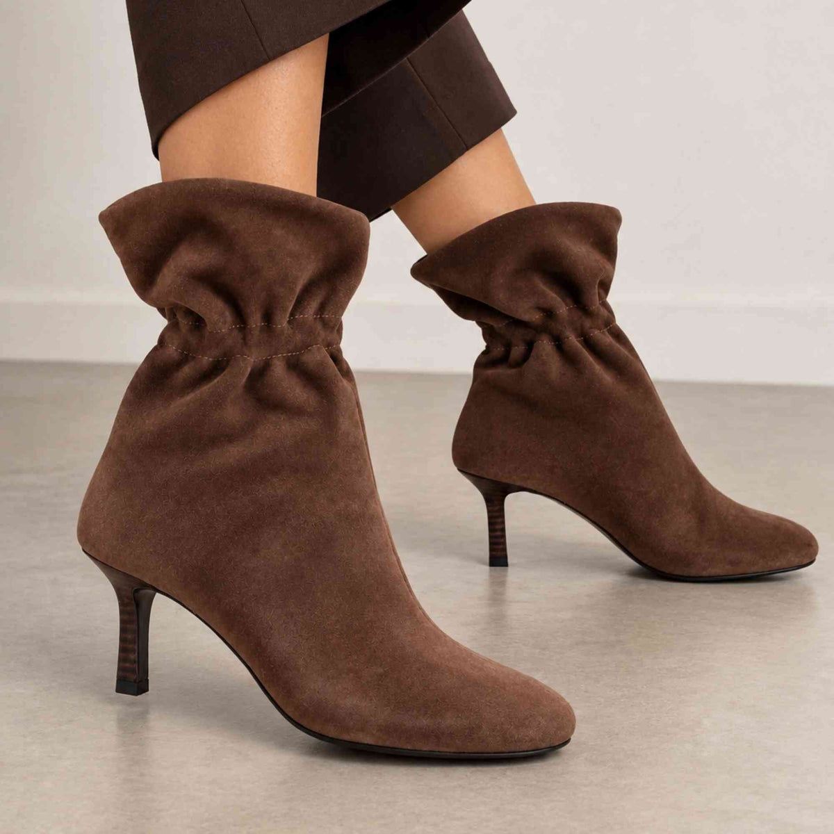 Stivaletto INUOVO D74008 donna in camoscio taupe