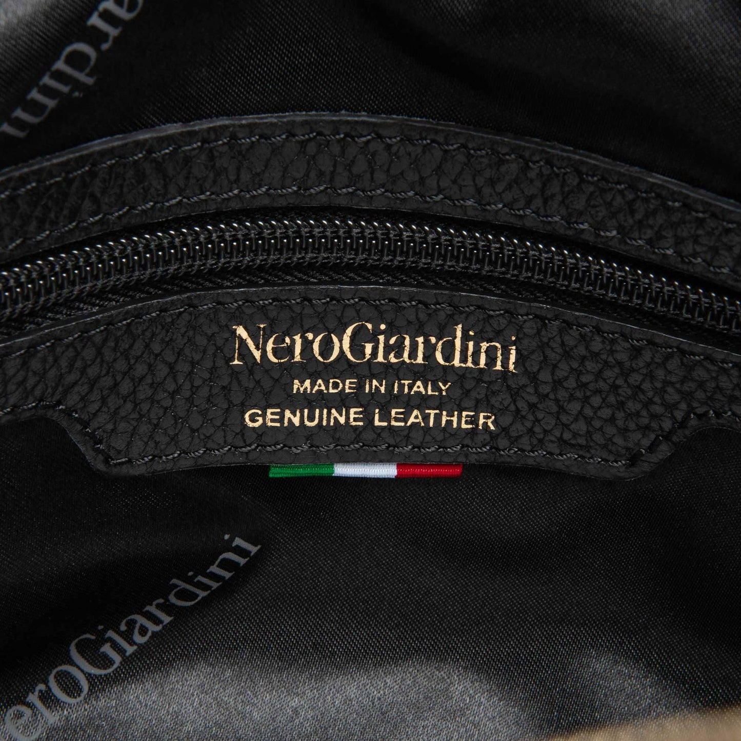 Borsa a spalla in pelle NeroGiardini I644325D-100 donna