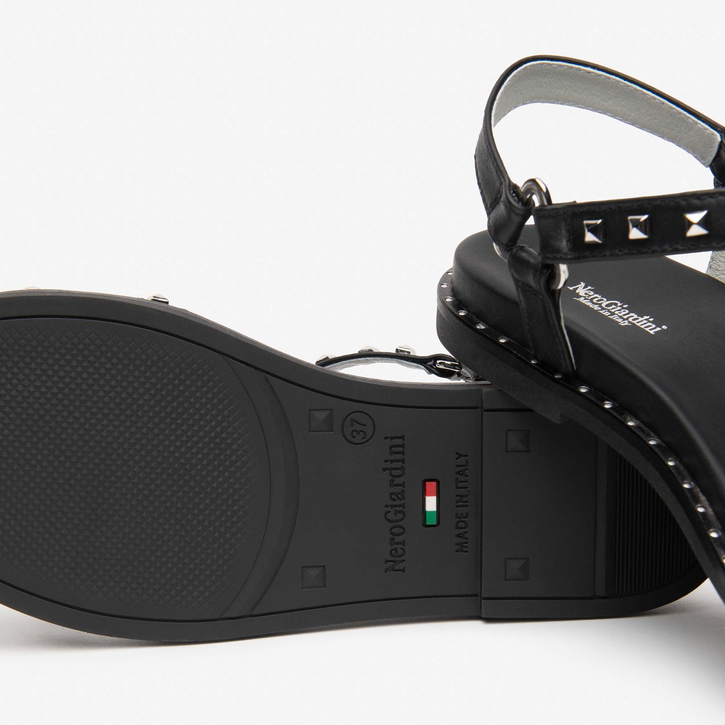 Sandali Nero Giardini Donna in Pelle Nera con borchie | Tacco Flat E615921D-100