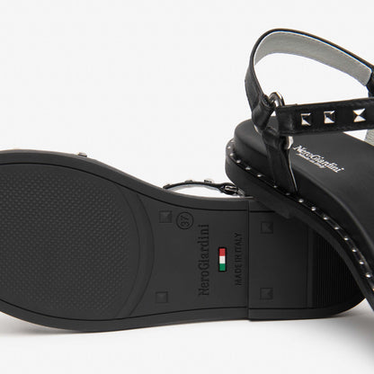 Sandali Nero Giardini Donna in Pelle Nera con borchie | Tacco Flat E615921D-100
