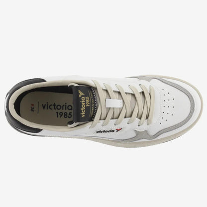 Acquista Victoria C80 Classic 8800119 bianco nero: sneakers unisex in pelle dal design rétro, comode e versatili. Scopri taglie e spedizione Toma Calzature