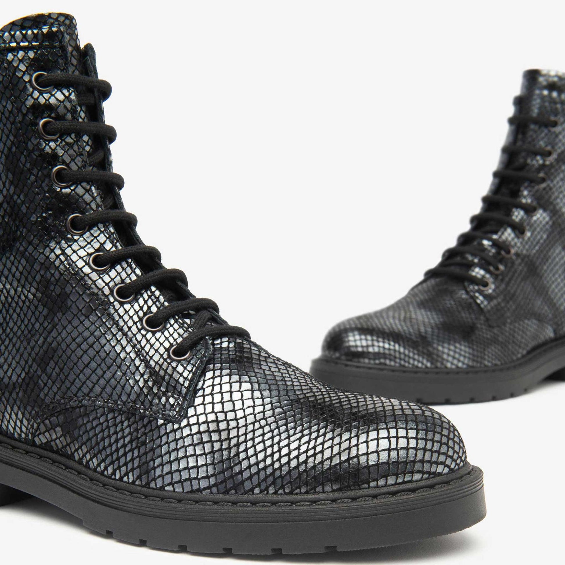 Anfibi NeroGiardini Donna I513946D | Scarpe Pelle Nera