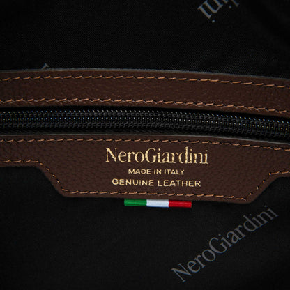 Bauletto NeroGiardini marrone donna dettaglio chiusura e design