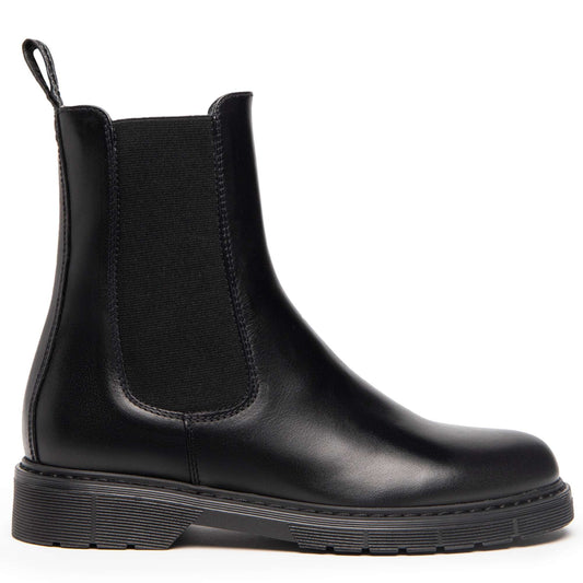 Scopri gli stivaletti NeroGiardini donna I205990D-100 in pelle nera, Made in Italy, comodi e versatili. Acquista online o da Toma Calzature a Grottammare