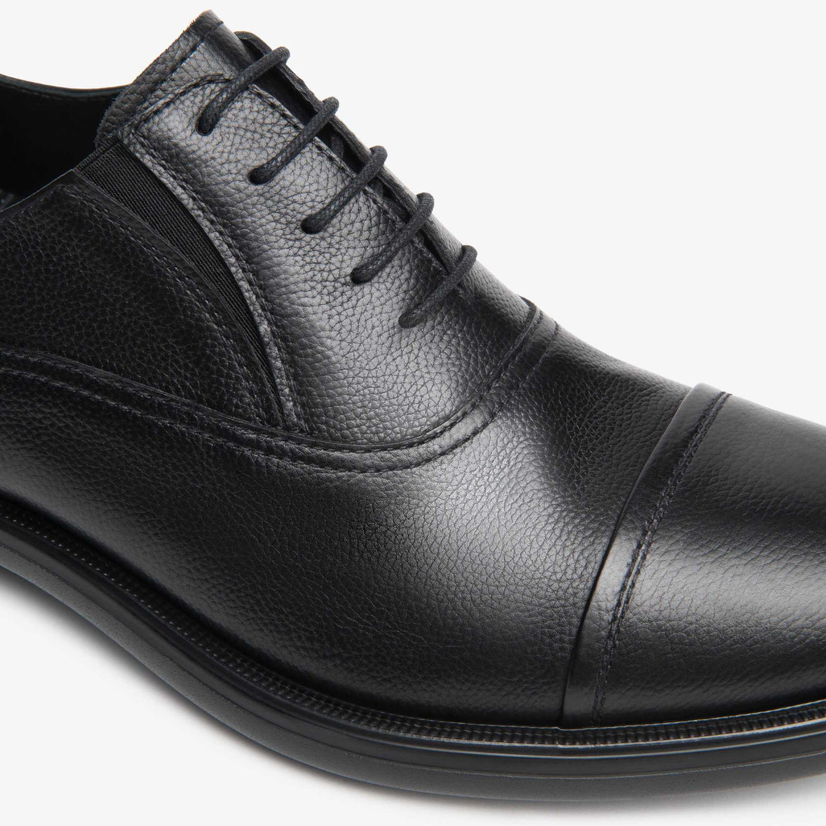 Scopri le NeroGiardini I601230UE-100, stringate uomo in pelle nera Made in Italy. Eleganti e comode, ideali per ufficio e cerimonie. Acquista online