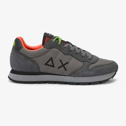 Scopri le sneakers SUN68 Uomo Tom Fluo Z46102_47 grigie in nylon e suede. Acquista online da Toma Calzature o nel negozio di Grottammare (AP).