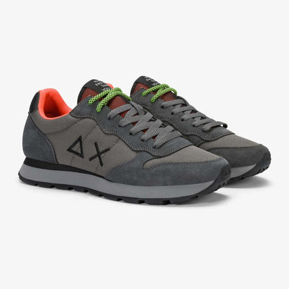 Scopri le sneakers SUN68 Uomo Tom Fluo Z46102_47 grigie in nylon e suede. Acquista online da Toma Calzature o nel negozio di Grottammare (AP).