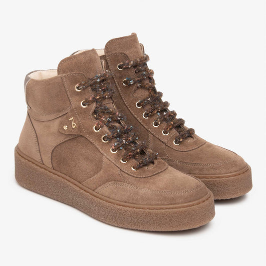 Scopri le sneakers alte NeroGiardini donna I617522D-422 marroni in pelle e camoscio, Made in Italy. Acquista online o da TOMA Calzature a Grottammare