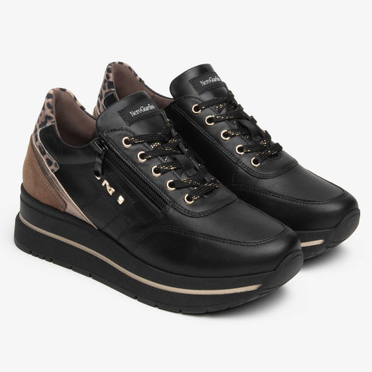 Sneakers NeroGiardini donna I617360D-100 nere, Made in Italy, con platform 4,5 cm, zip e soletta estraibile. Acquista online da Toma Calzature