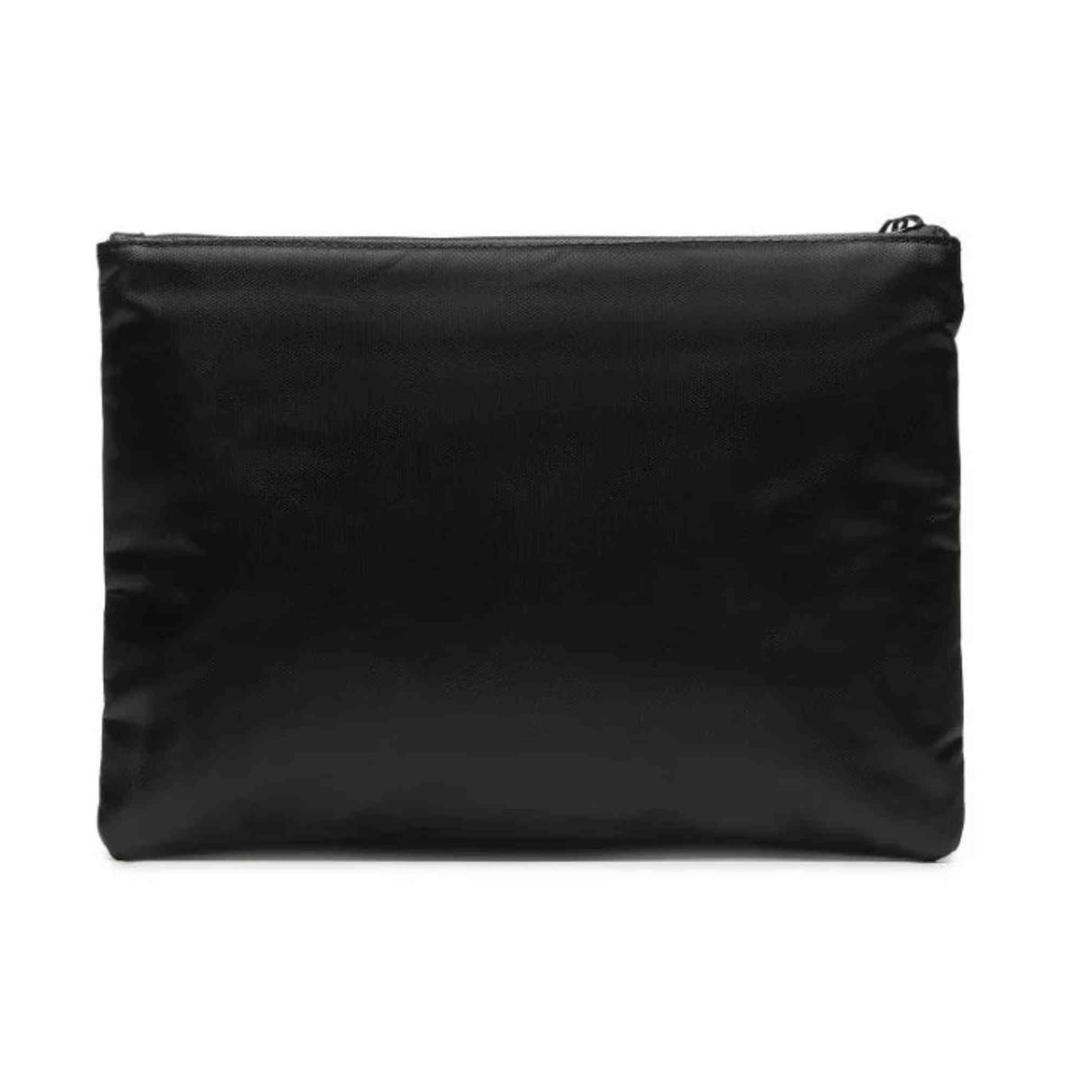 Dettaglio pochette Blauer CONEY03 nera con laccetto da polso
