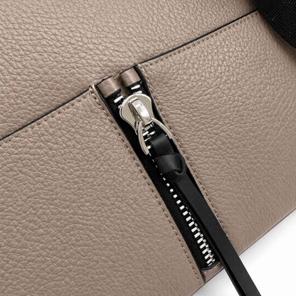 Borsa a tracolla in pelle Rebelle Athena M taupe, fotografia prodotto 6